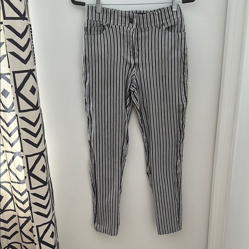89th & Madison Black and White Striped Skinny Jeans Size 8